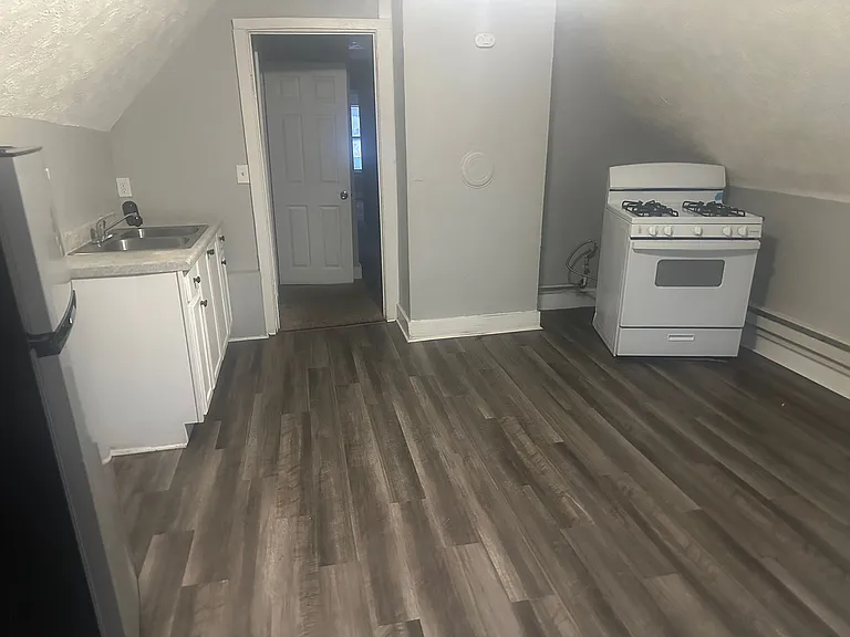 10022 Parkgate Ave — Photo 3
