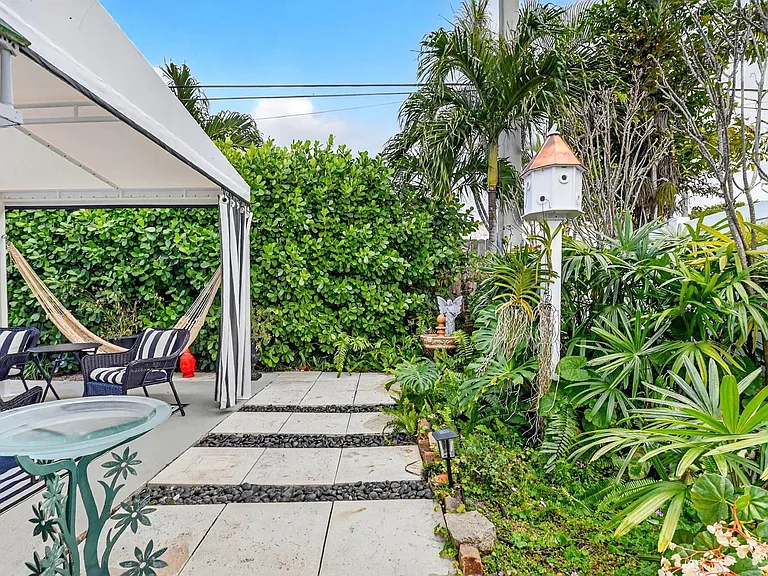 2842 SW 4th St — Photo 4