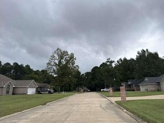 Exterior Neighborhood (street photo)