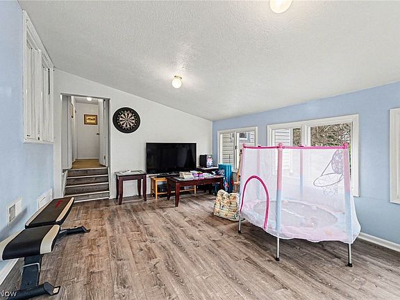 5th image of 7714 Hopkins Rd