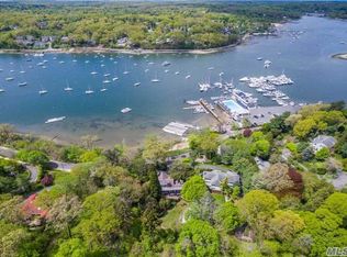 92 E Shore Rd, Halesite, NY 11743