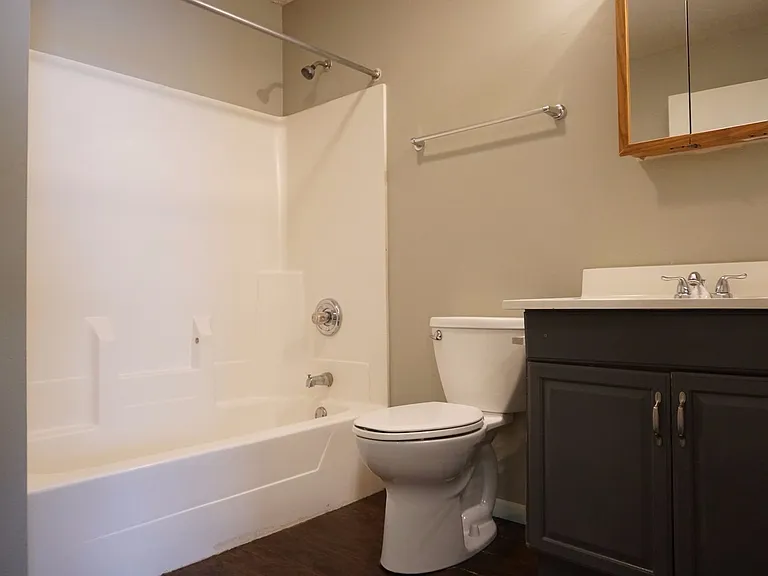 518 Jefferson St — Photo 18