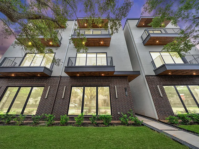 1135 Lake Pointe Pkwy — Photo 1