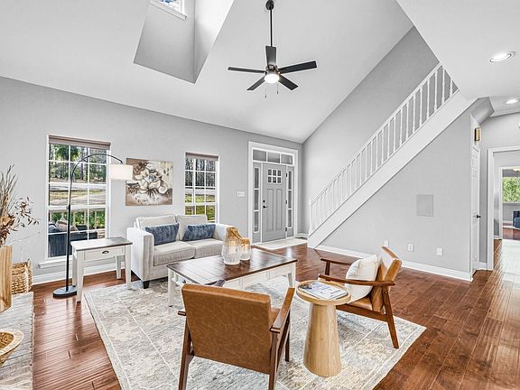5th image of 35 Kelly Ct