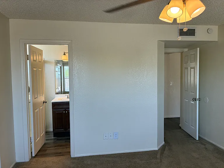 5637 W Yucca St — Photo 14