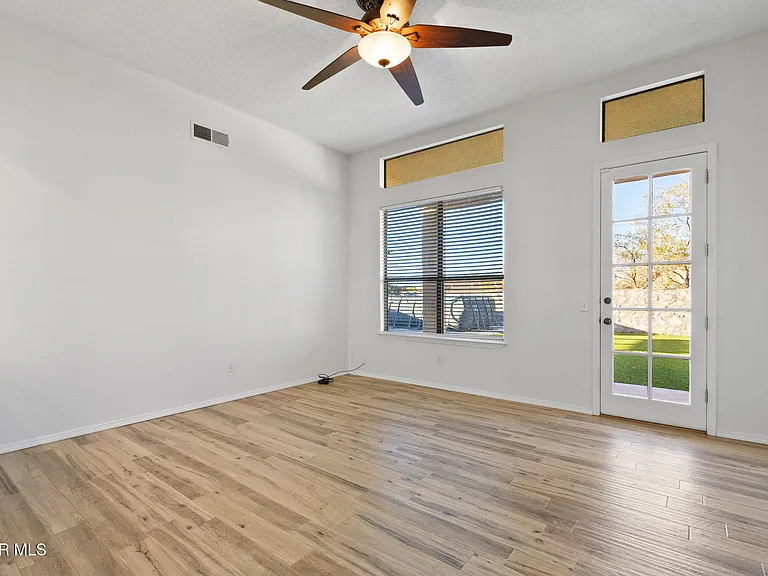 6401 Franklin Ridge Dr — Photo 9