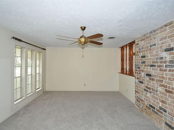 4th image of 2927 Big Springs Dr