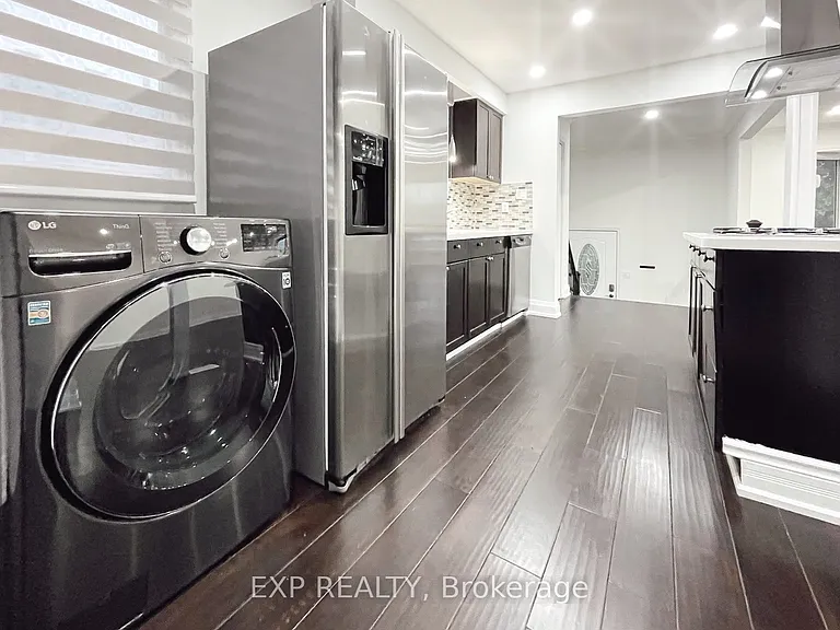 551 Hayward Cres #UPPER — Photo 13