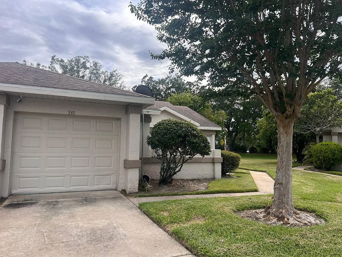 3 bed, 2.0 bath, 1348 sqft, $2,400 — Photo 2