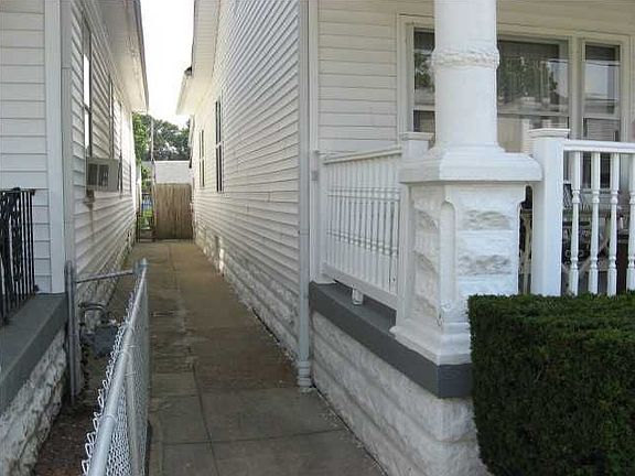 3rd image of 2312 Duncan St