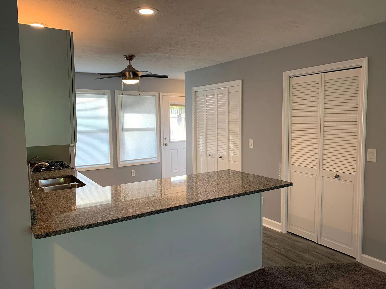 820 Lathrop Ter — Photo 3