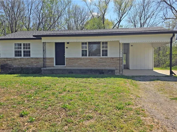 304 SE 2nd St, Atkins, AR 72823