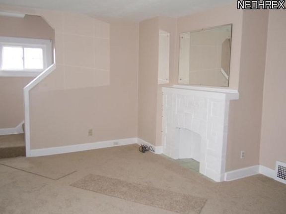 4th image of 8119 Dorothy Ave