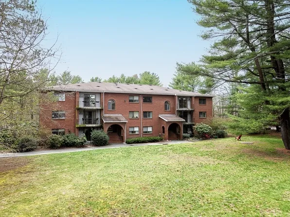 8 Longmeadow Dr APT 14, Rowley, MA 01969
