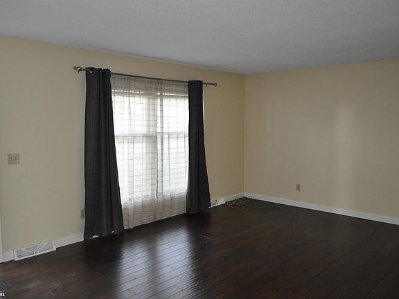 5th image of 125 Lynn St