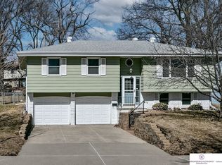 8832 Holmes St, Omaha, NE 68127
