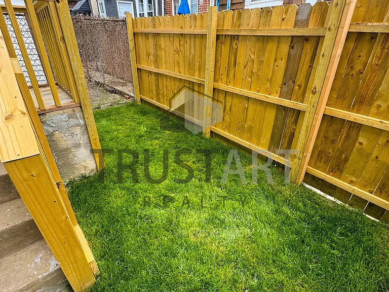 1533 S Allison St — Photo 18