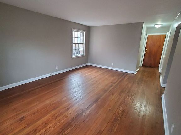 2nd image of 512-524 E Henry Clay St #512-2