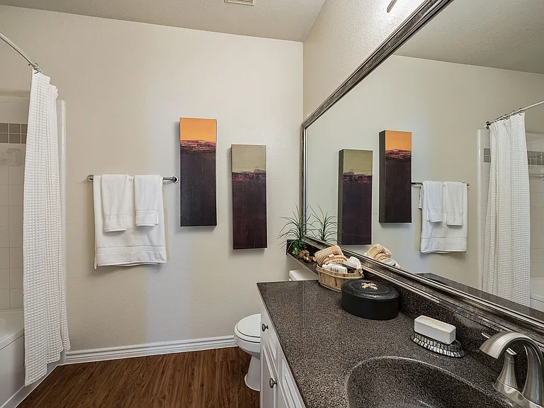 Lake Pointe Apts — Photo 13