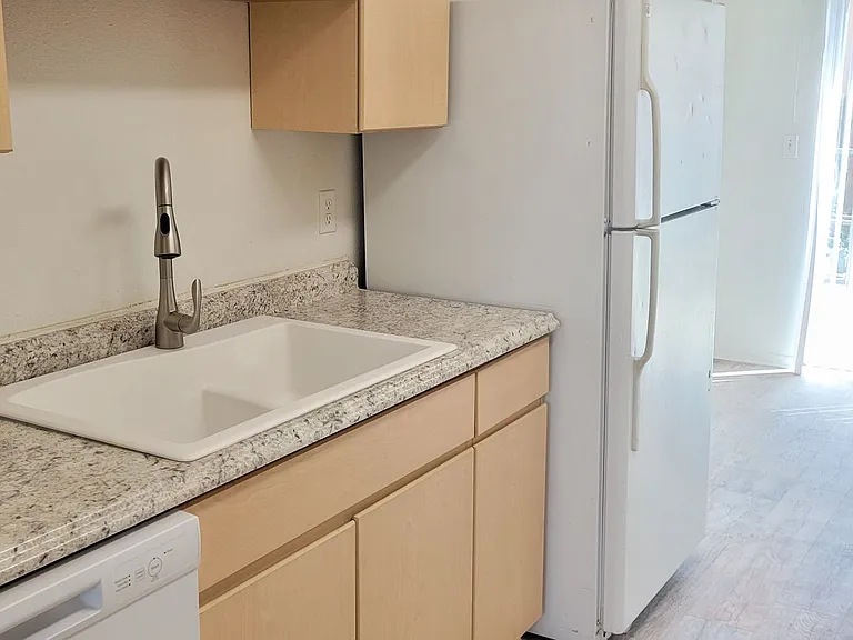 3205 N Main St — Photo 5
