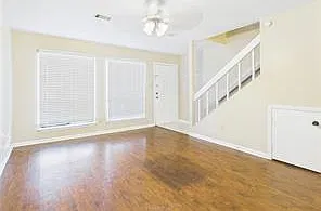 2 bed, 1.5 bath, 1212 sqft, $1,075 — Photo 3