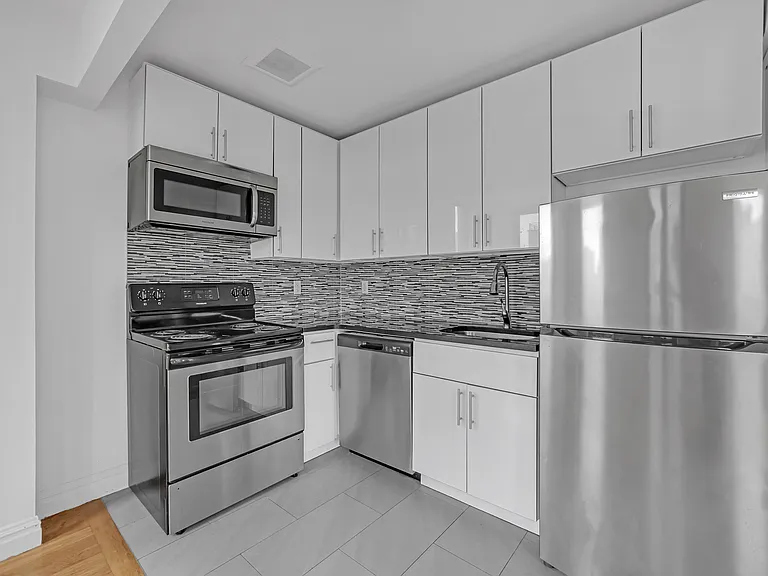 419 E 117th St #PENTHOUSE — Photo 5