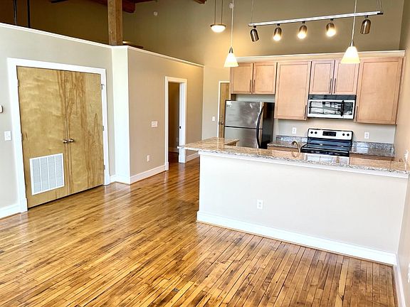 3rd image of 505 6th St SW #214