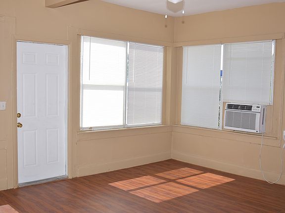 3rd image of 412 N Dixie Hwy