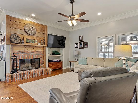 2nd image of 101 Beau Clos Ln
