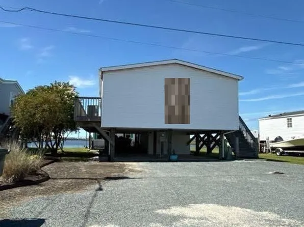 3063 3rd St, Surf City, NC 28445