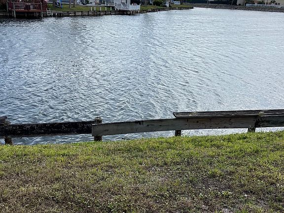 5th image of 282-8775 20th St