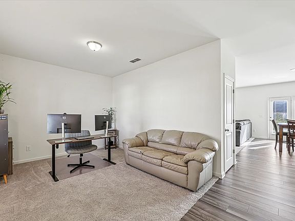 3rd image of 415 Knightsbridge Ln