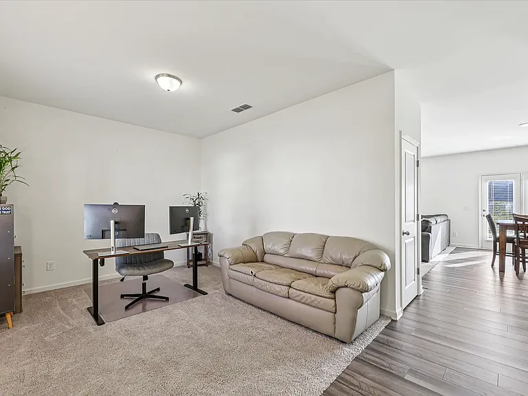 415 Knightsbridge Ln — Photo 3