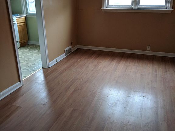 4th image of 2227 Glenview St
