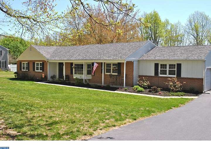 1st image of 220 Woodland Dr