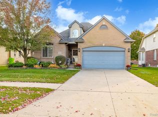 49695 Cranberry Creek Dr, Macomb, MI 48042