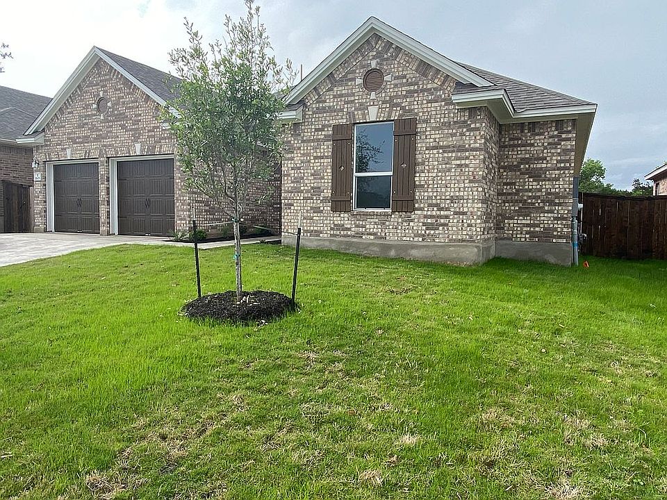 2nd image of 1605 Stinnett Dr