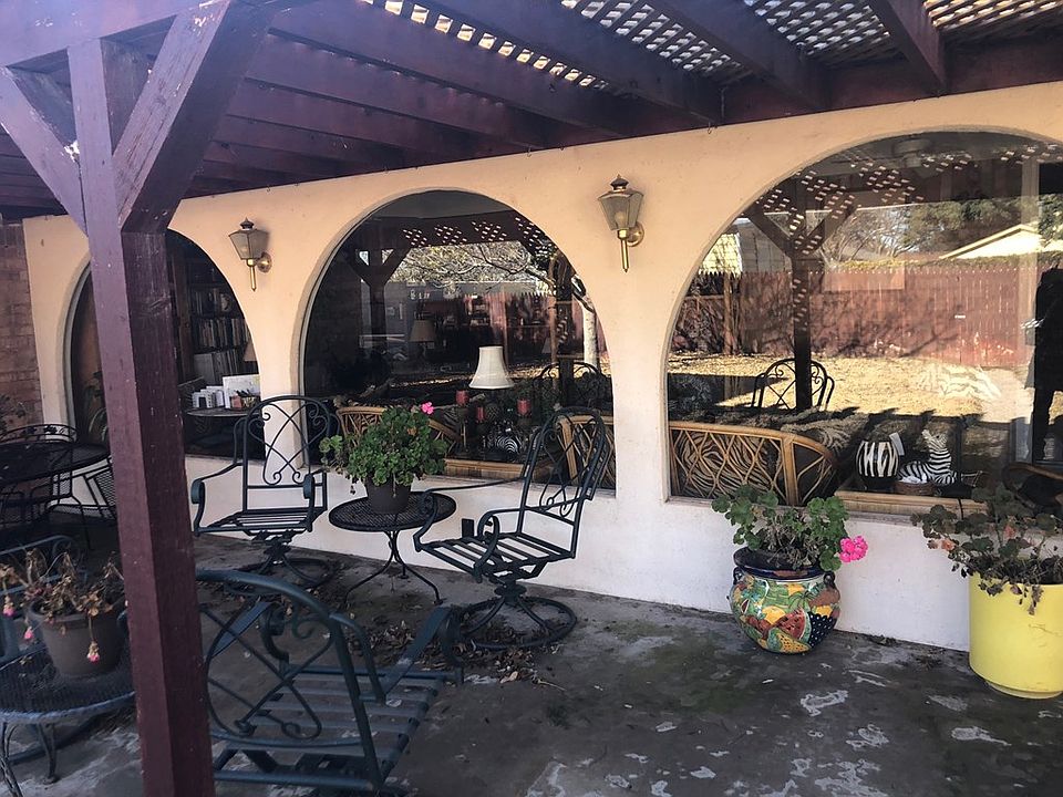 2nd image of 3104 Deering Dr