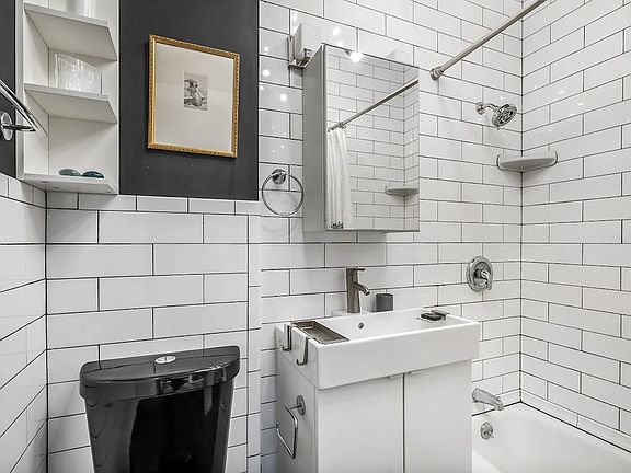 5th image of 266 W 22nd St APT 1