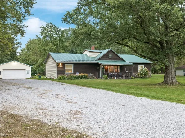 3285 Clubside Dr, Barberton, OH 44203
