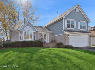 1152 Winding Glen Dr, Carol Stream, IL