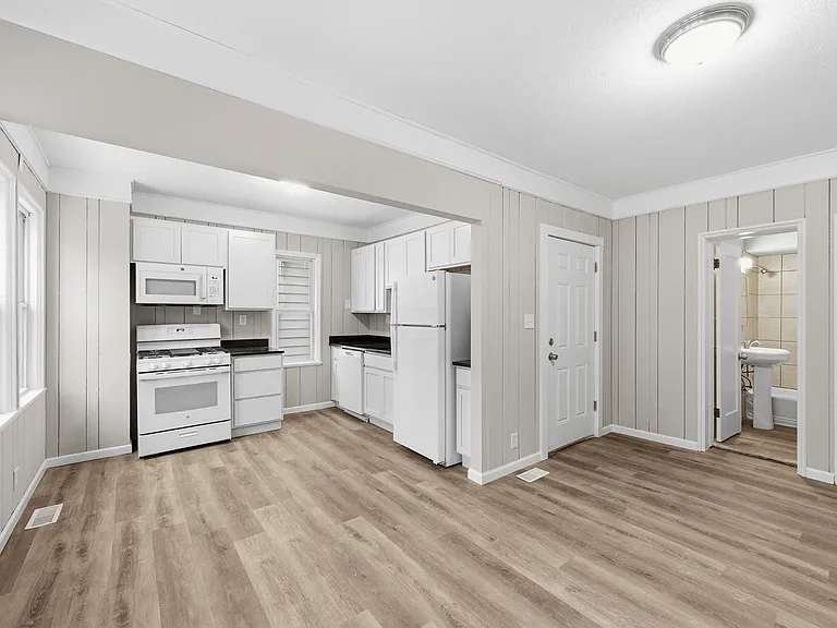 1930 Coltman Rd #1 — Photo 5