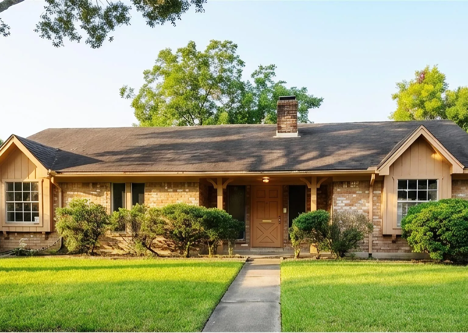 4 bed, 2.0 bath, 2122 sqft, $2,100 — Photo 1