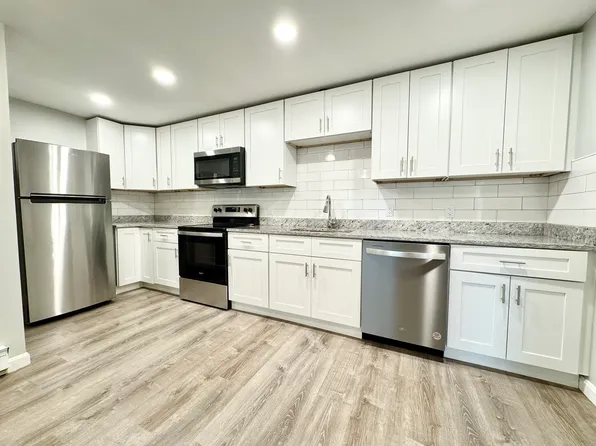 433 Sunderland Rd #I, Worcester, MA 01604