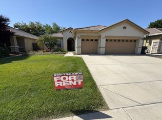 3019 W Harold Ct, Visalia, CA 93291