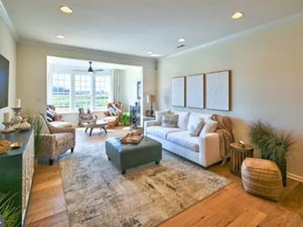 2 Prestwick Ln, Williamstown, NJ 08094