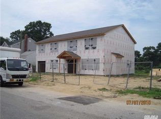 367 S 8th St, Lindenhurst, NY 11757
