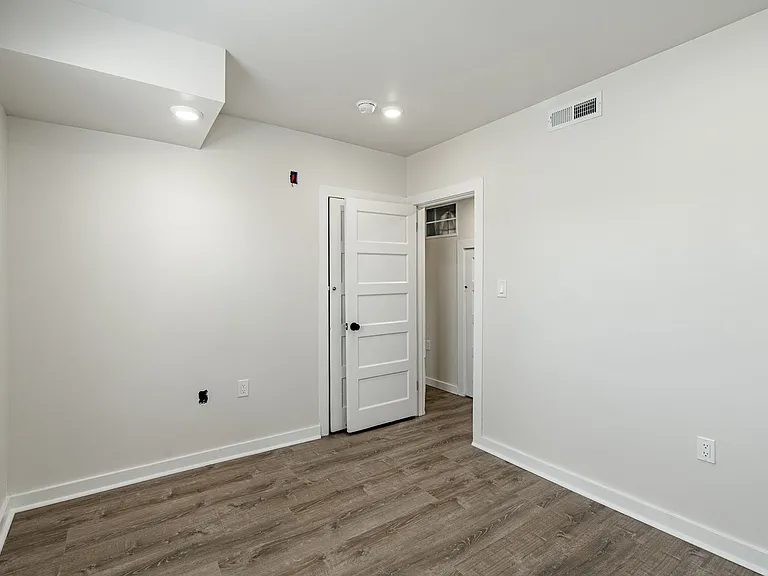 324-326 Darby Rd #2L — Photo 8