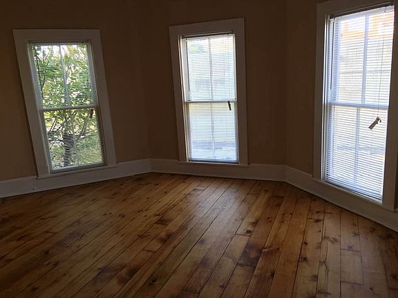 4th image of 240 S Prospect St