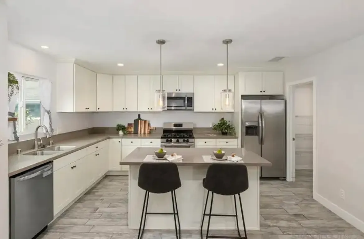3 bed, $6,000 — Photo 1